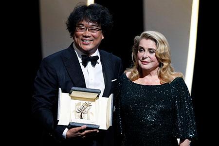 На Каннском фестивале победил Пон Чжун Хо с черной комедией «Паразиты»
